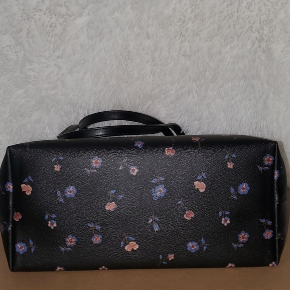 ✅ SOLD New Authentic Coach Tote - Picture 3 of 8